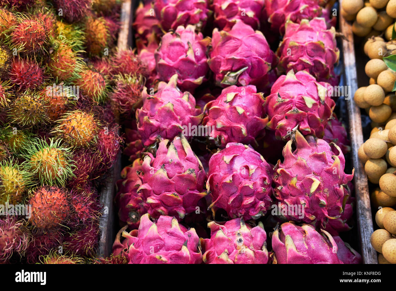 Dragon frutto su frutta e verdura in stallo, Phuket, Thailandia, Asia Foto Stock