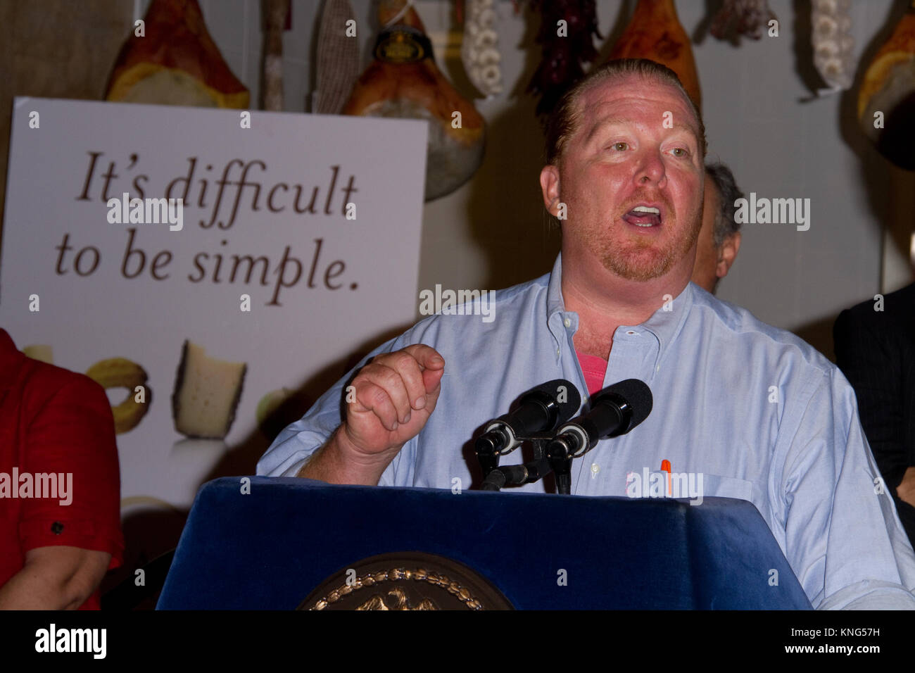 Lo chef Mario Batali assiste la Eataly's Grand Opening del 31 agosto 2010 nella città di New York. Foto Stock