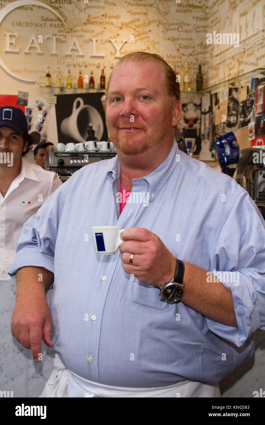 Lo chef Mario Batali assiste la Eataly's Grand Opening del 31 agosto 2010 nella città di New York. Foto Stock