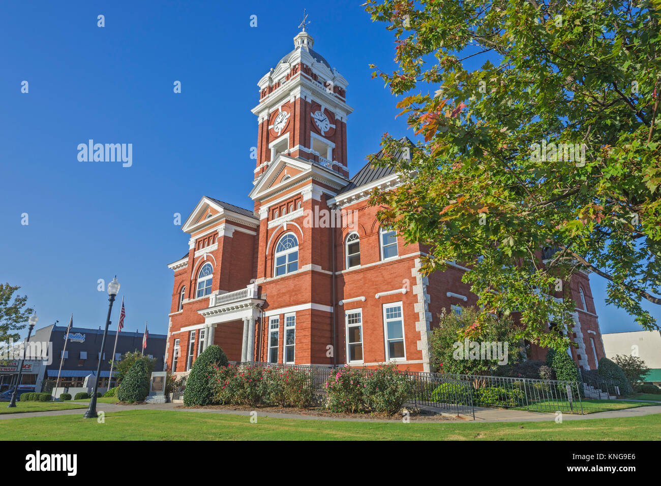 Monroe County Courthouse in Forsyth, Georgia, è stato costruito nel 1896 ed è di design Vittoriano. È elencato nel Registro Nazionale dei Luoghi Storici. Foto Stock