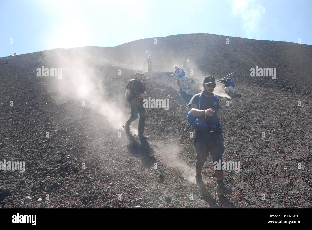 Il trekking sul vulcano attivo di Pacaya in Guatemala Foto Stock
