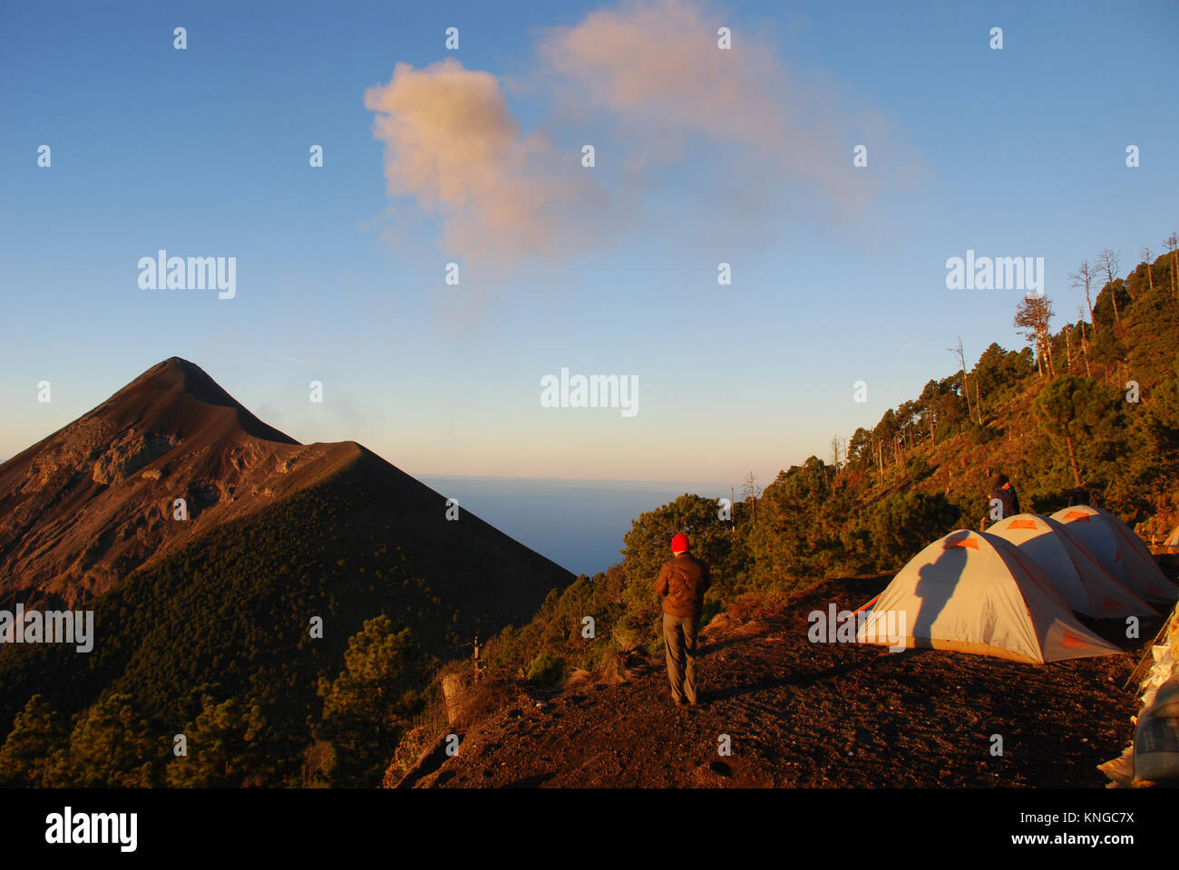 Un' eruzione del vulcano Fuego in Guatemala che i mondi più continuamente il vulcano attivo Foto Stock