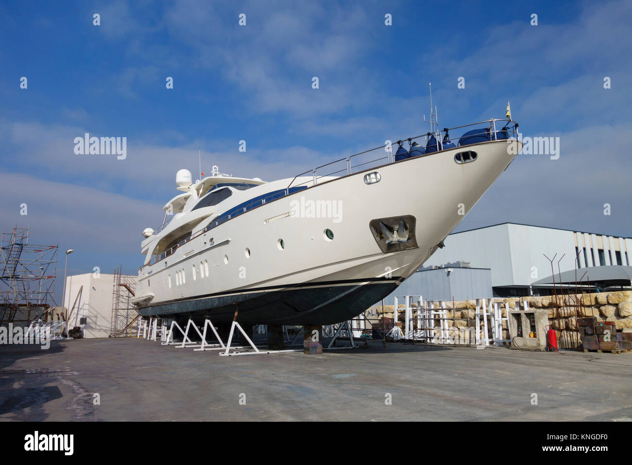 Barche da pesca in secca shiyard per la manutenzione Foto Stock