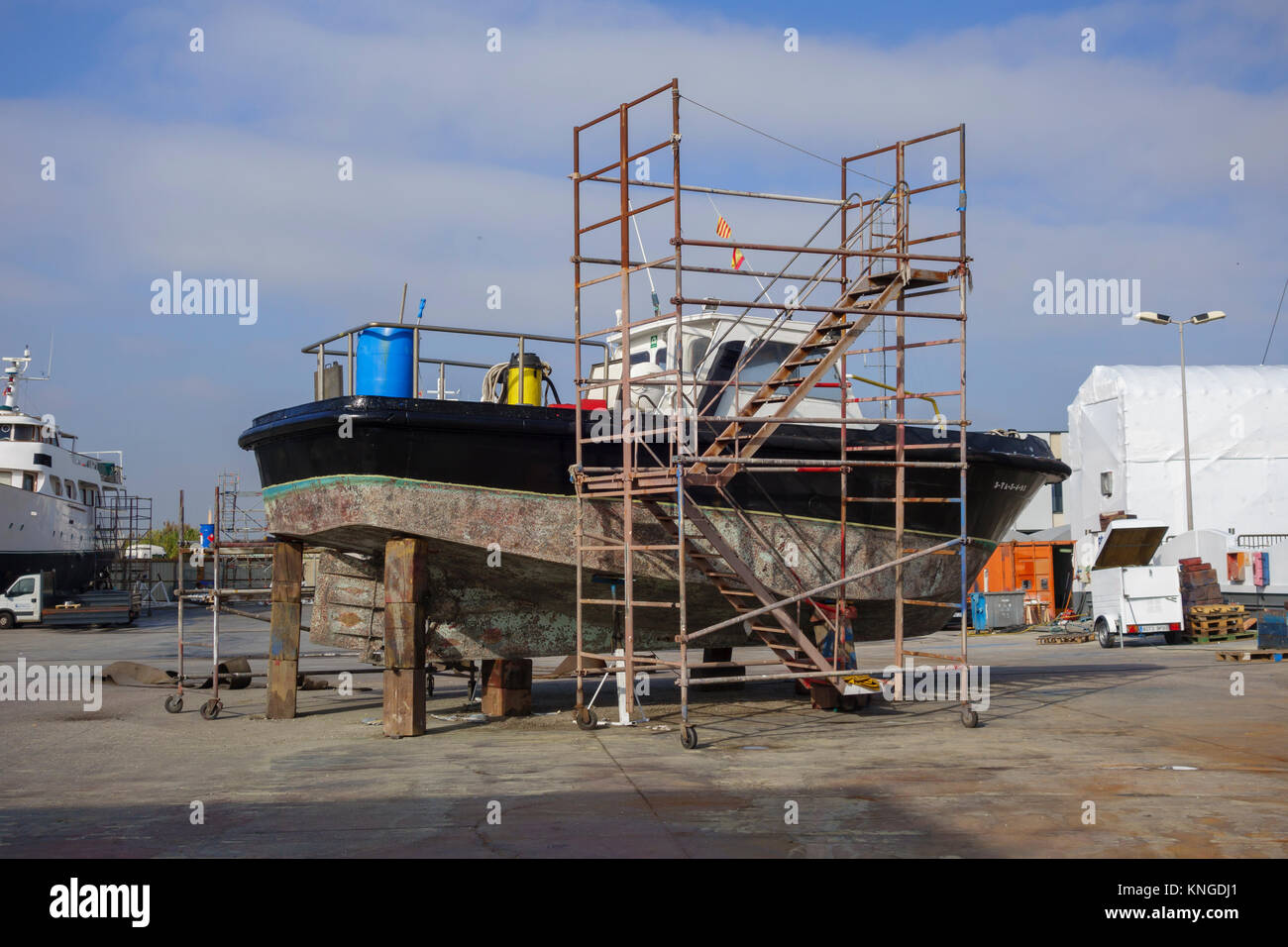 Barche da pesca in secca shiyard per la manutenzione Foto Stock
