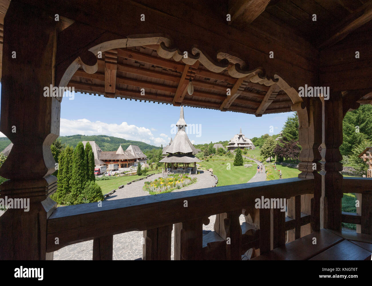 Il Barsana Monastero Complesso Maramures, Romania. La vista dal balcone della chiesa. Foto Stock