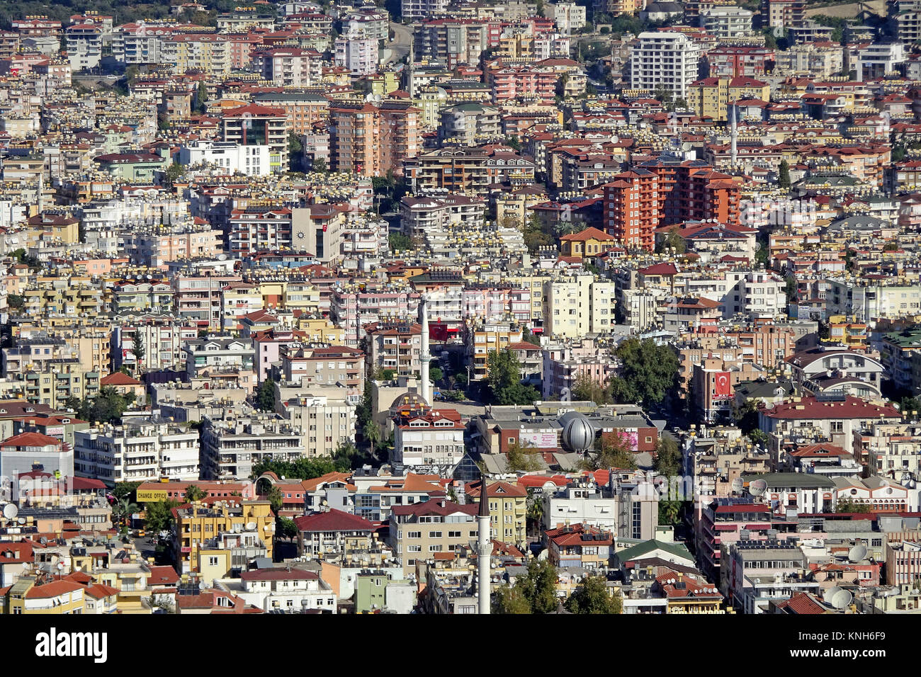 Massa di case, urbanità, città di Alanya, riviera turca, Turchia Foto Stock