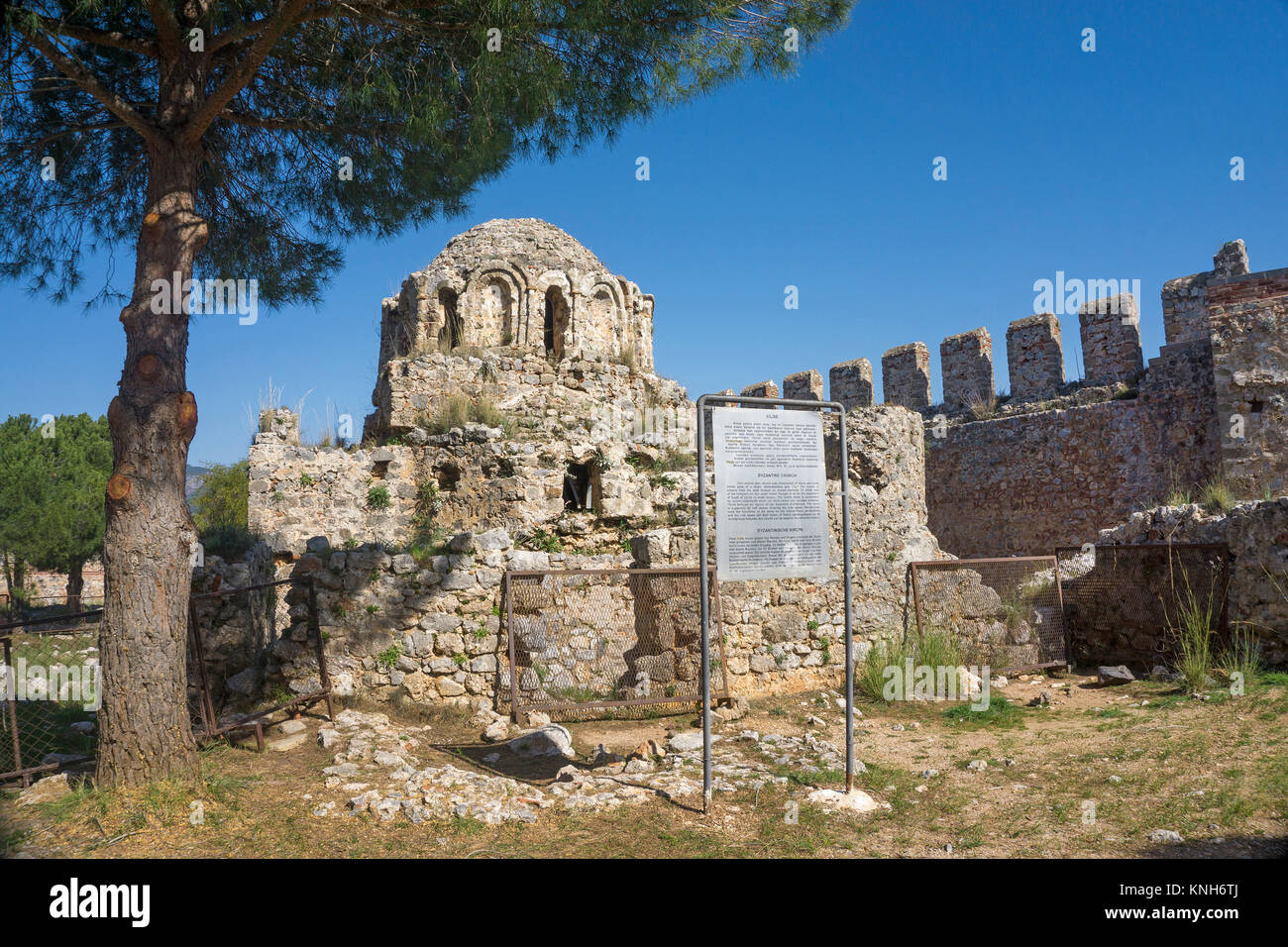 Le rovine della vecchia chiesa bizantina a Cittadella sulla collina del castello, seljuk età, Alanya, riviera turca, Turchia Foto Stock