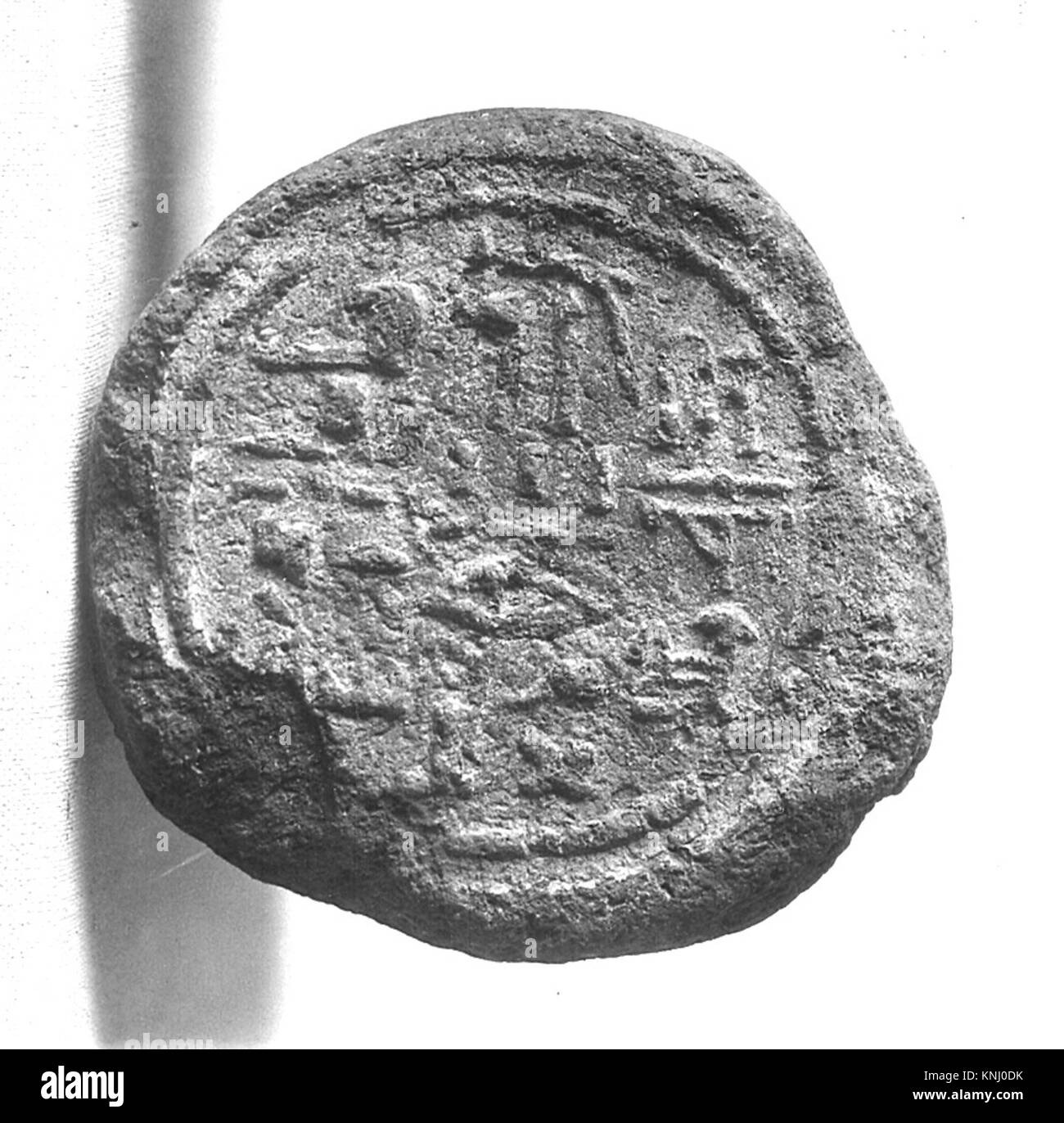 Il cono funerario di Scribe min è un antico manufatto egiziano utilizzato nelle pratiche di sepoltura, con incisi geroglifici che documentano i rituali funerari e le usanze sociali. Foto Stock