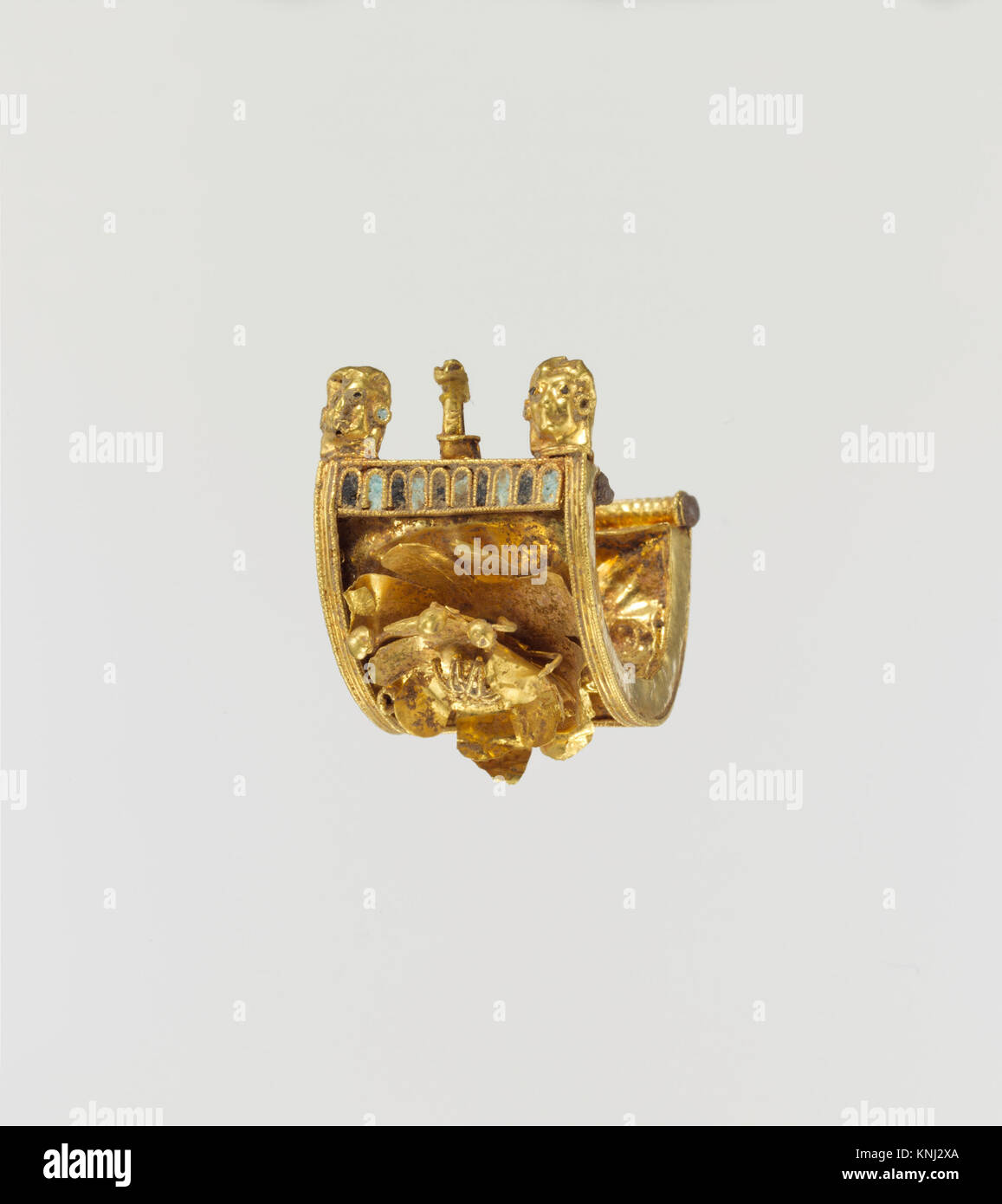 Orecchino a baule in oro e smalto, periodo: Arcaico, vi secolo a.C., Cultura: Etrusca, Medio: Oro, smalto Foto Stock