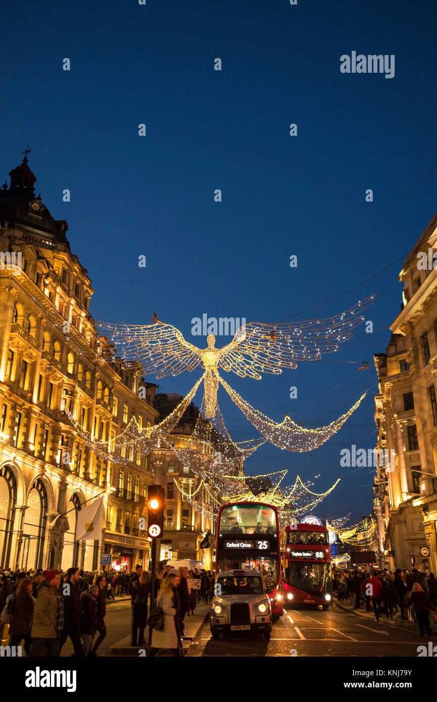 Gli angeli di natale su Regents Street Foto Stock