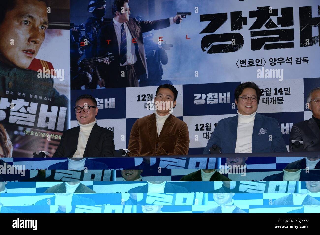 Seul in Corea. Undicesimo Dec, 2017. Jung Woo-sung, Kwak Do-ha vinto, Kim Eui-sung e Lee Kyeong Yeong frequentare la pressa premiere di " acciaio " pioggia a Seul, in Corea il 11 dicembre, 2017.(Cina e Corea diritti) Credito: TopPhoto/Alamy Live News Foto Stock