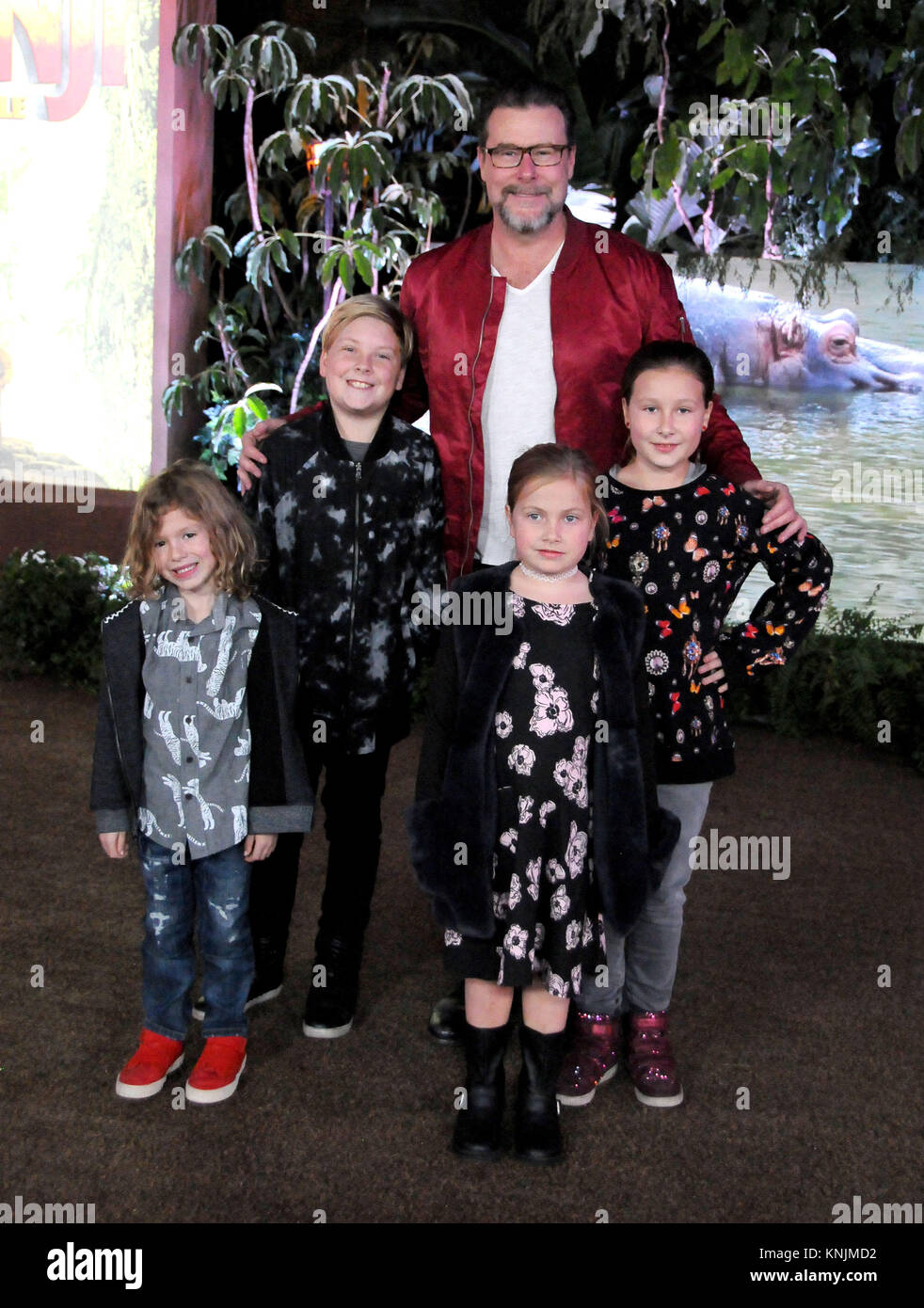 Hollywood, Stati Uniti d'America. Undicesimo Dec, 2017. In realtà personalità televisiva decano McDermott e i bambini frequentano la premiere del Columbia Pictures' 'Jumanji: Welcome To The Jungle' a TCL Teatro Cinese su dicembre 11, 2017 in Hollywood, la California. Credito: Barry re/Alamy Live News Foto Stock