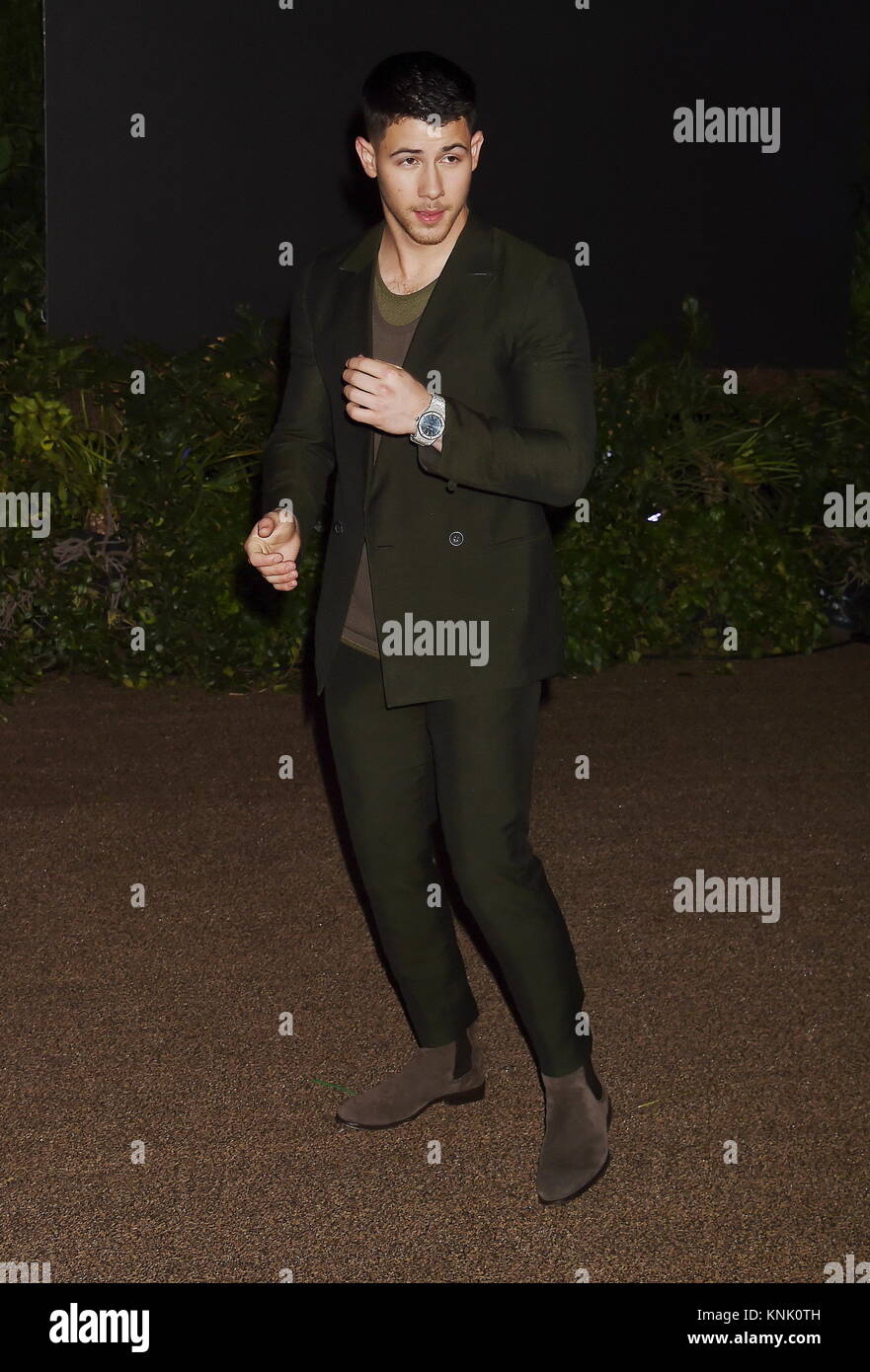 Hollywood, California. Undicesimo Dec, 2017. HOLLYWOOD, CA - 11 dicembre: il cantante-cantautore/attore Nick Jonas assiste la premiere del Columbia Pictures' 'Jumanji: Welcome To The Jungle" presso la leva TCL Teatro Cinese su dicembre 11, 2017 in Hollywood, la California. | Verwendung weltweit Credito: dpa/Alamy Live News Foto Stock
