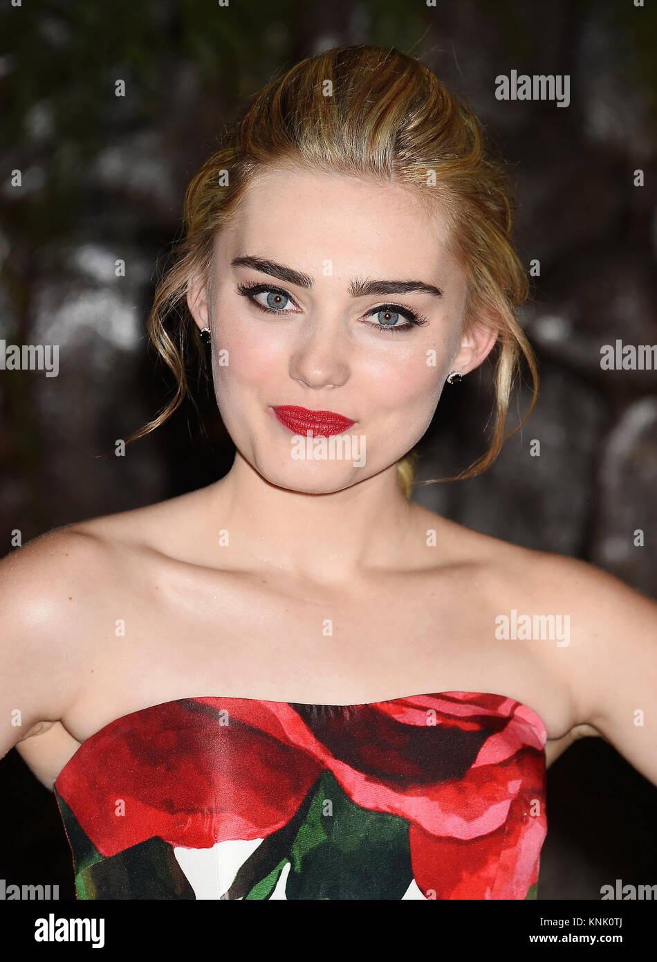 Hollywood, California. Undicesimo Dec, 2017. HOLLYWOOD, CA - 11 dicembre: l'attrice/ballerino Meg Donnelly assiste la premiere del Columbia Pictures' 'Jumanji: Welcome To The Jungle" presso la leva TCL Teatro Cinese su dicembre 11, 2017 in Hollywood, la California. | Verwendung weltweit Credito: dpa/Alamy Live News Foto Stock