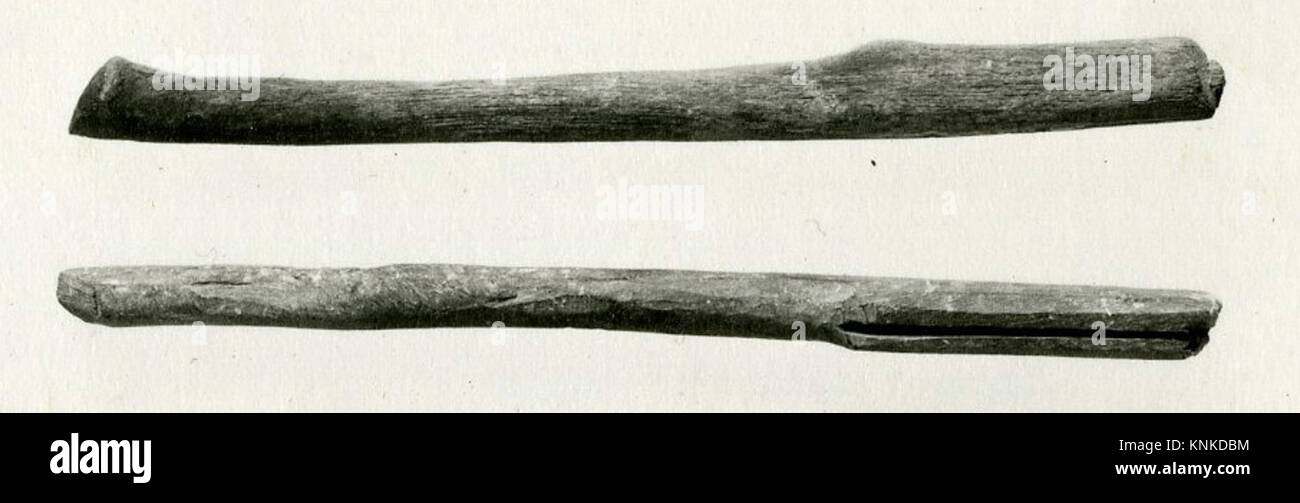 Un manico di ascia in legno del Medio Regno d'Egitto, Dynasty 11 (ca. 2030–1640 a.C.), scavato a Deir el-Bahri, Tebe, Tomba TT 312, che illustra le antiche tecniche egiziane di lavorazione del legno. Foto Stock Un manico di ascia in legno del Medio Regno d'Egitto, Dynasty 11 (ca. 2030–1640 a.C.), scavato a Deir el-Bahri, Tebe, Tomba TT 312, che illustra le antiche tecniche egiziane di lavorazione del legno. Foto Stock