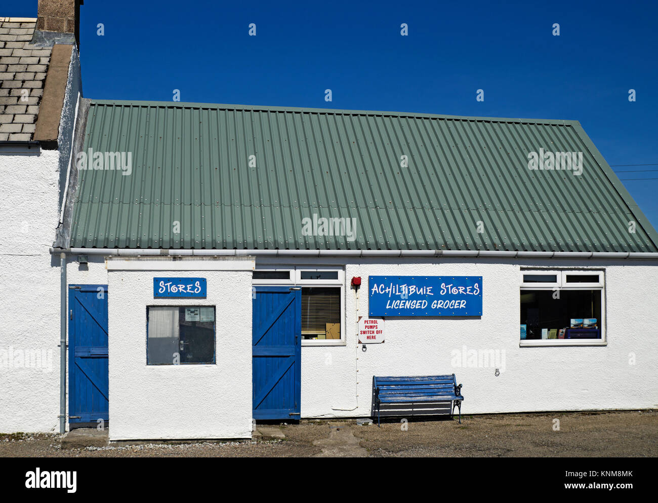 Il piccolo villaggio indipendente shop a Achiltibuie, un piccolo insediamento sulla penisola Coigach, Wester Ross, Highlands scozzesi, Scotland Regno Unito Foto Stock