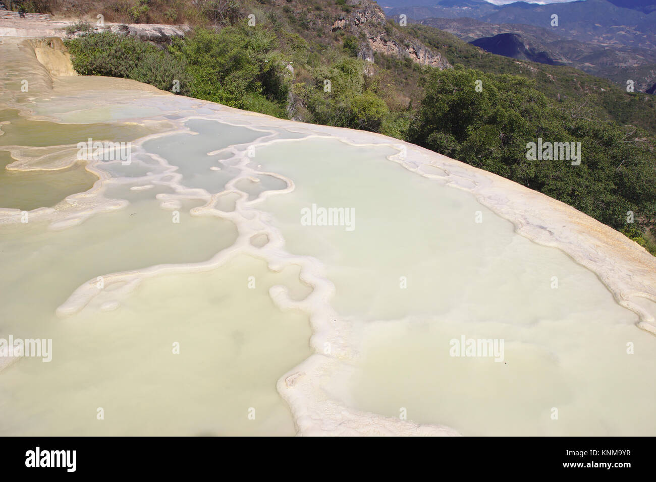 Hierve el Agua, la piscina con acqua minerale, Oaxaca, Messico Foto Stock