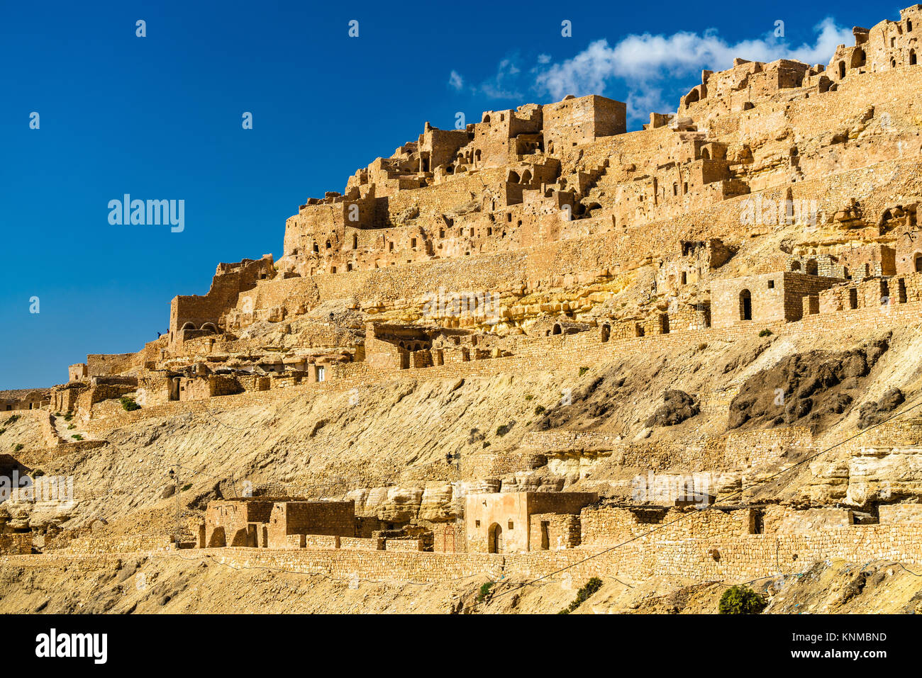 Vista di Chenini, fortificata del villaggio berbero nel sud della Tunisia Foto Stock