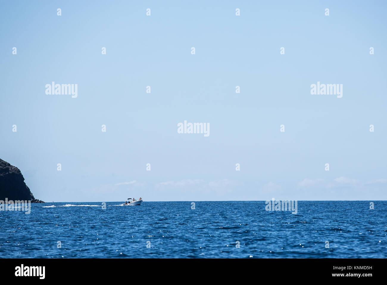 Kleines Motorboot im Meer auf Bootstour um die Insel Madera Foto Stock