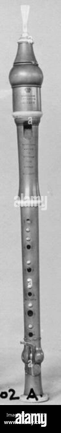 Flageolet britannico in B-flat, realizzato tra il 1808-1820 da William Bainbridge e John Wood a Londra, costruito in legno, avorio e argento, utilizzato per l'esecuzione musicale e che dimostra l'artigianato degli strumenti del XIX secolo. Foto Stock