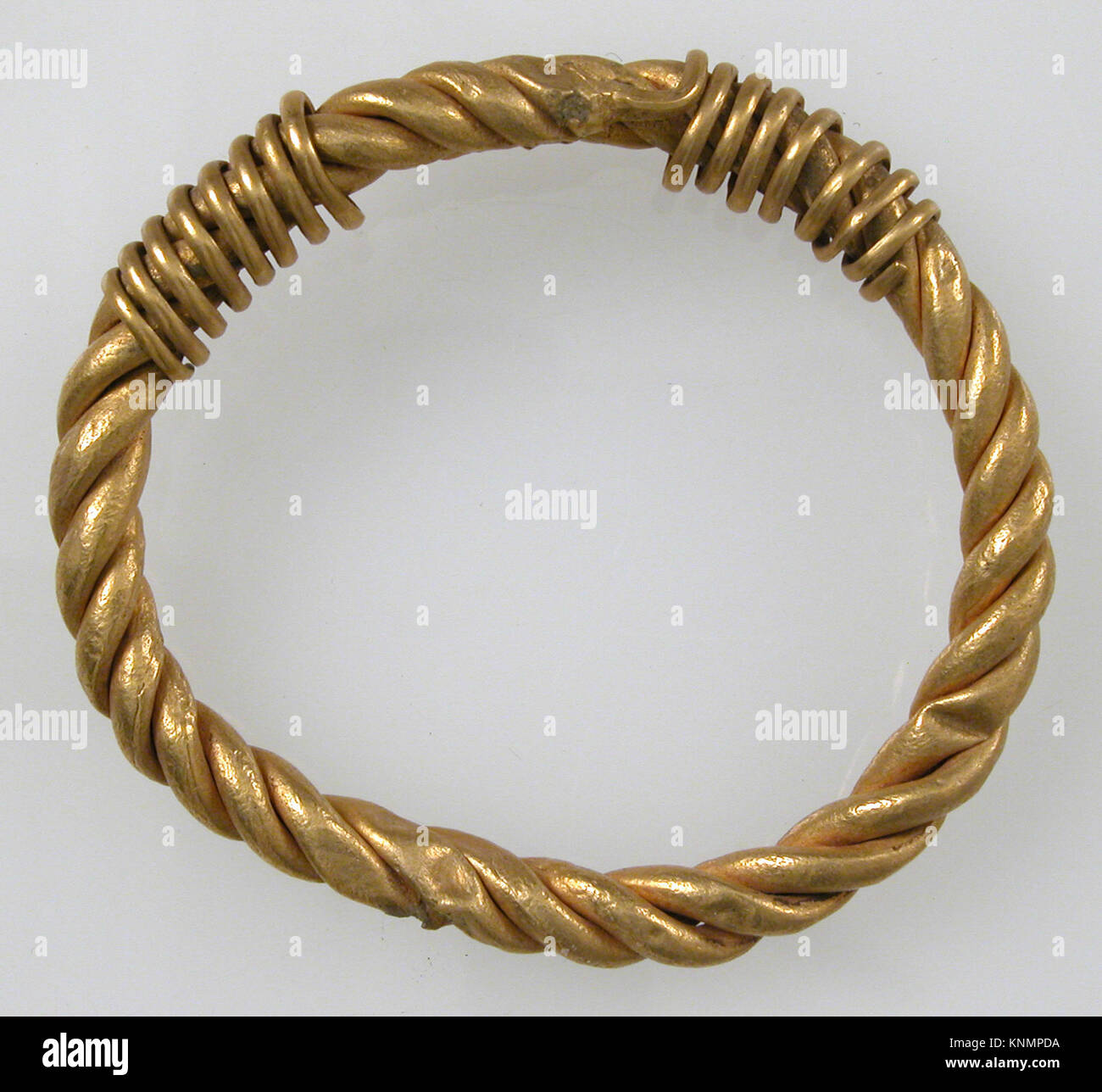 Bracciale incontrato sf17-192-258s2 465328 romana, bracciale, 3rd?del IV secolo, oro, complessivo: 2 11/16 x 2 1/2 x 9/16 in. (6,8 x 6,4 x 1,4 cm). Il Metropolitan Museum of Art di New York. Dono di J. Pierpont Morgan, 1917 (17.192.258) Foto Stock