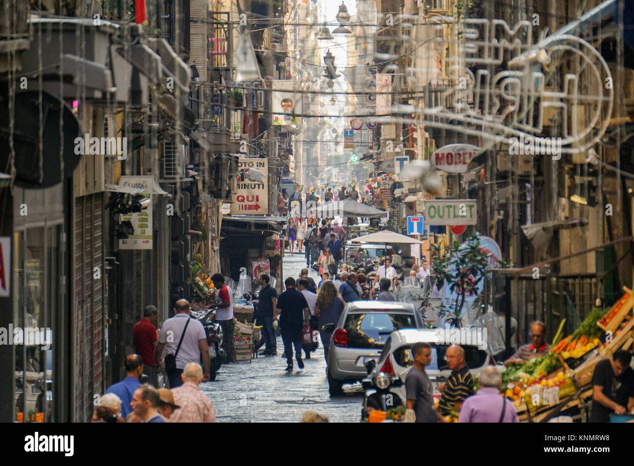 Spaccanapoli, cuore del centro storico di Napoli, patrimonio dell'UNESCO Foto Stock