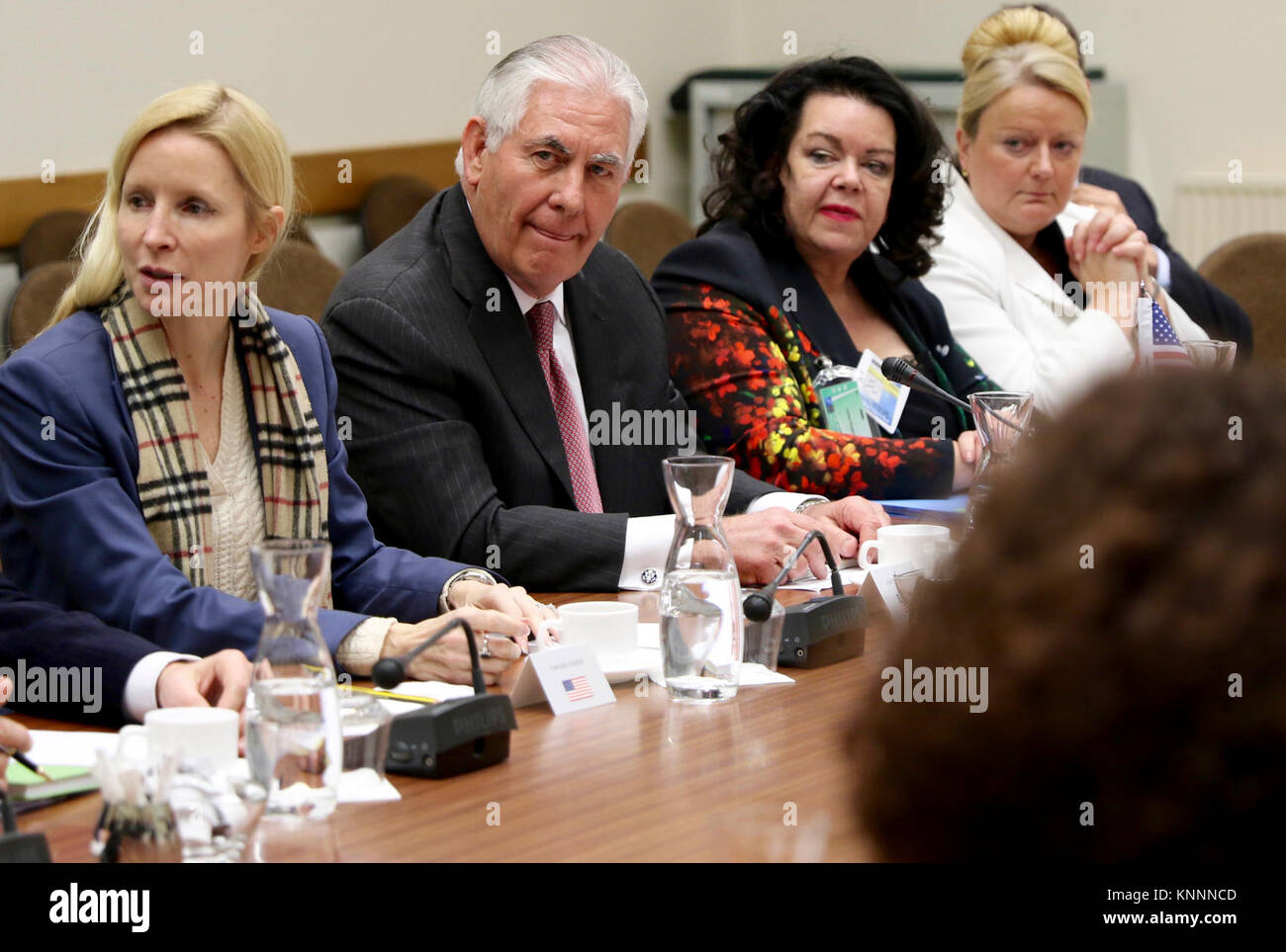 Segretario Tillerson incontra Ambasciatore MacIntosh E REGNO UNITO Direttore Politico Pierce presso la sede della NATO Foto Stock