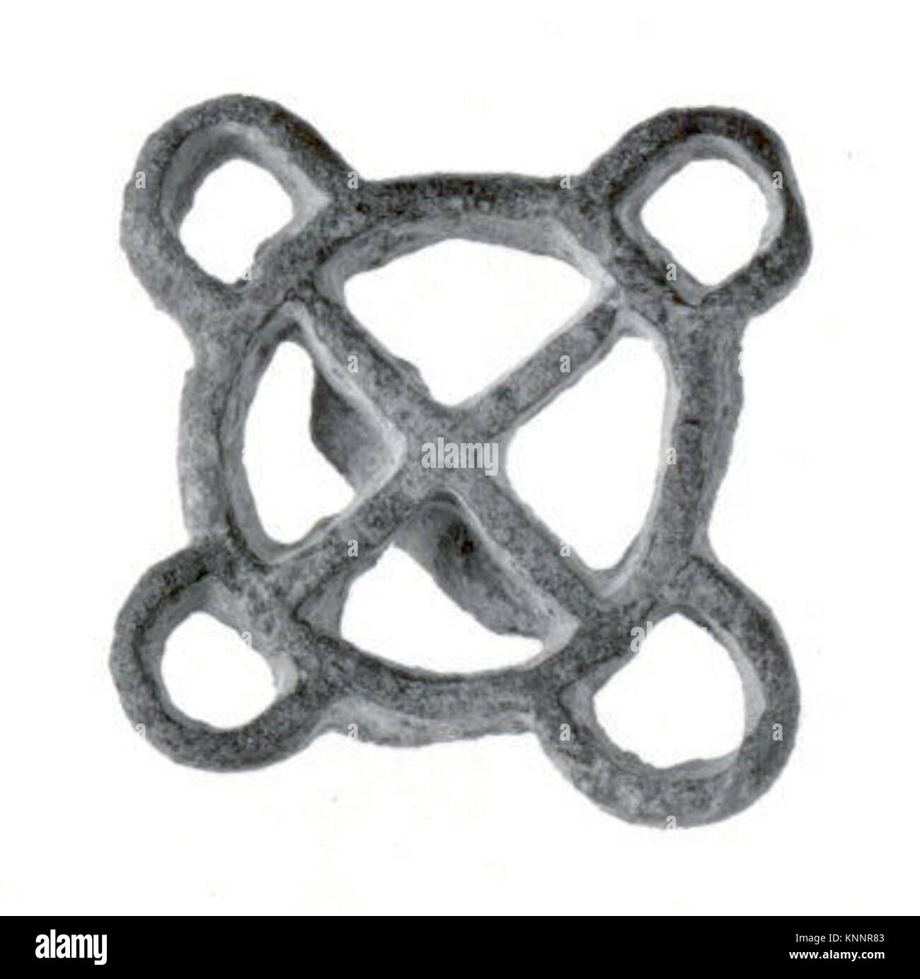 Questo francobollo compartimentato del complesso archeologico Bactria-Margiana risale alla fine del III e all'inizio del II millennio a.C. Realizzato in lega di rame, misura circa 5 cm di lunghezza. La guarnizione è dotata di più scomparti, caratteristici della lavorazione dei metalli dell'età del bronzo della regione. Era un regalo di Steven D. Robinson nel 1981. Foto Stock