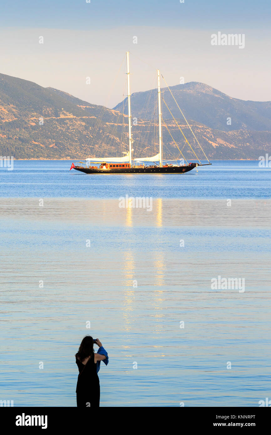Yacht ormeggiato a Fiskardo, Cefalonia, Grecia Foto Stock