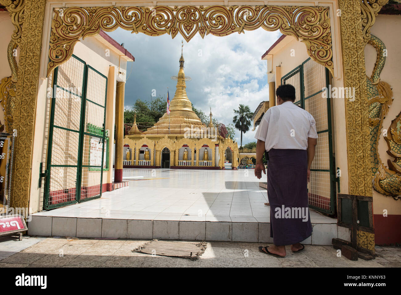 Il golden riverito Gen. Pyi Daw Aye tempio in Kawthaung, arcipelago Mergui, Myanmar Foto Stock