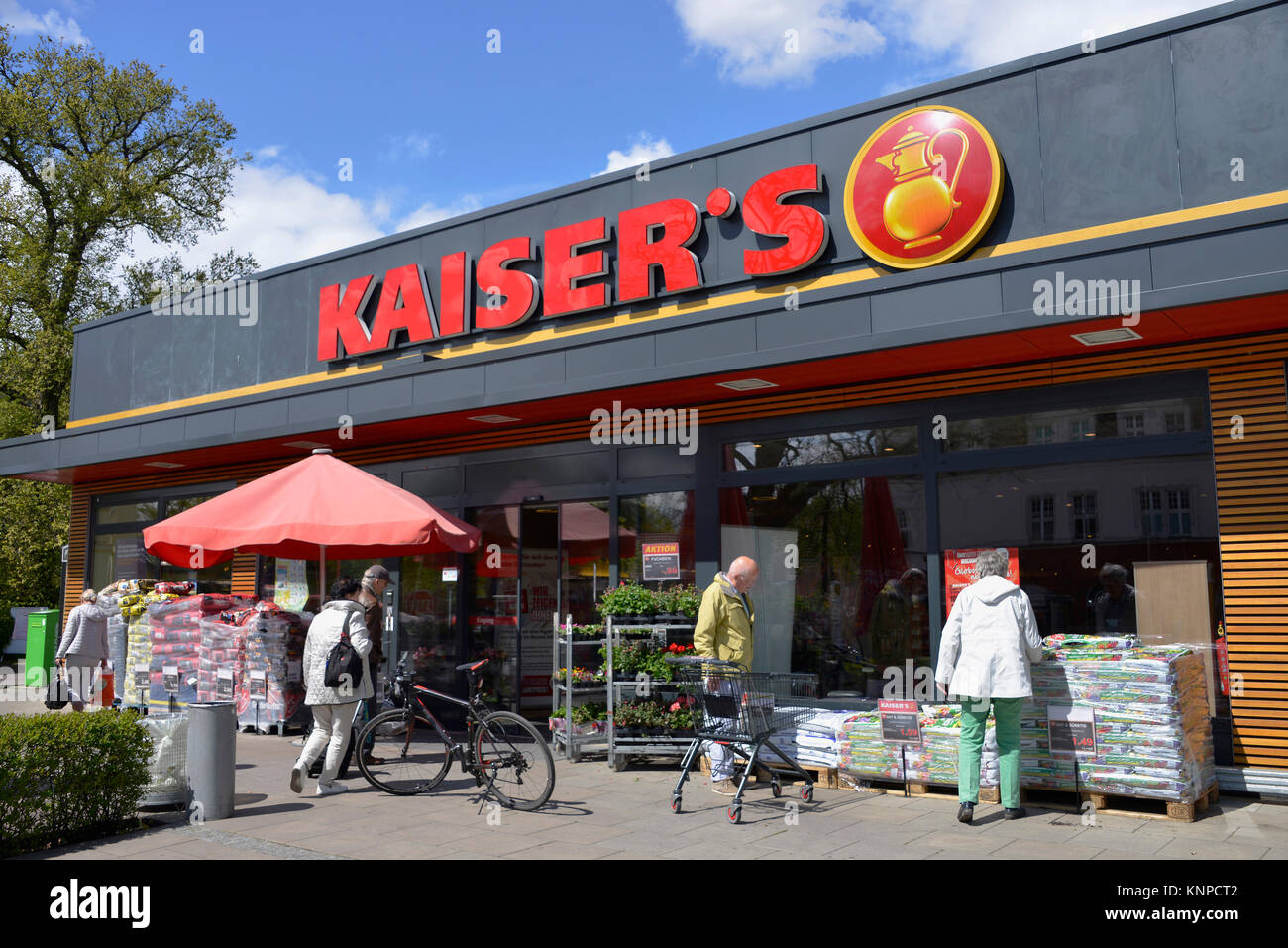 Kaiser?'s mercato, K?nigstrasse, Wannsee, Steglitz-Zehlendorf, Berlino, Germania, (utilizzare solo editorialmente), KaiserÂ's Markt, Koenigstrasse, Deutschland, (V Foto Stock