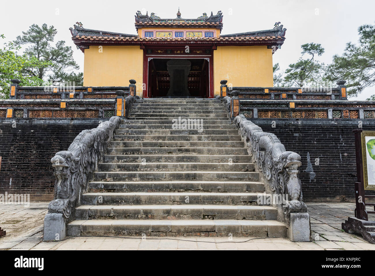 Tomba dell'Imperatore Minh Mang(Patrimonio Mondiale UNESCO). un famoso sito storico in tinta, Vietnam. Foto Stock