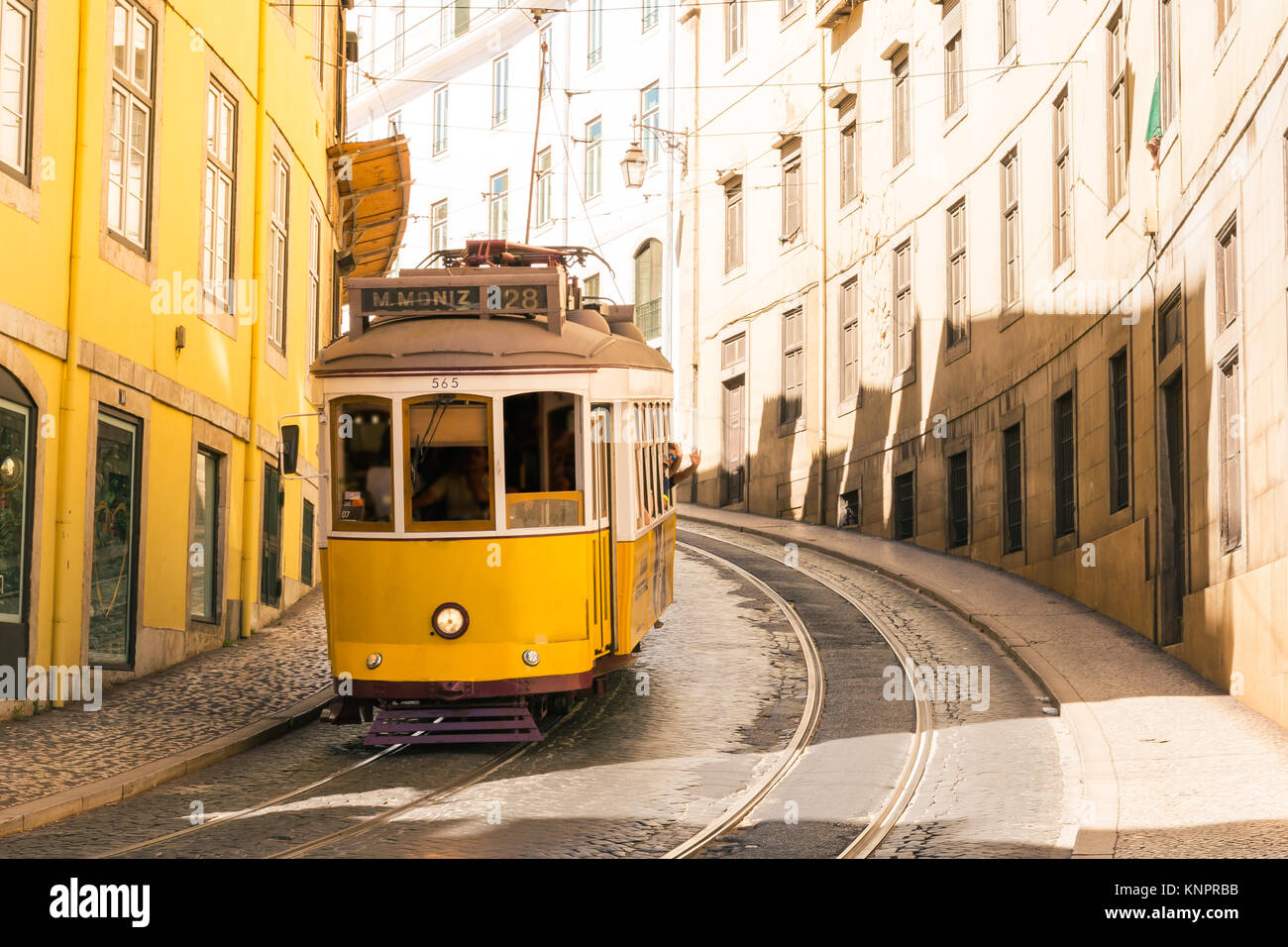 Famoso Trolly il trasporto su strada di Lisbona Portogallo storica attrazione di trasporto Foto Stock