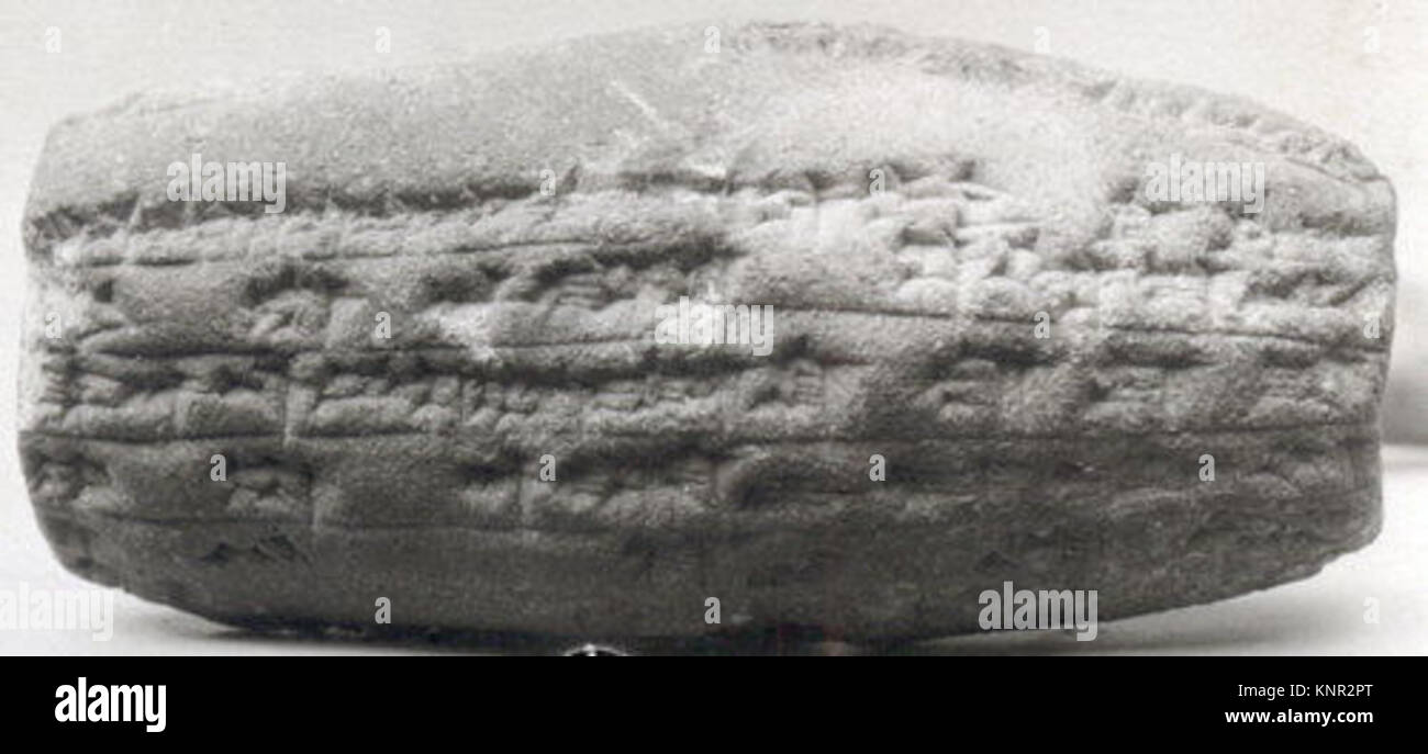 Un cilindro cuneiforme con un'iscrizione di Nabucodonosor II che documenta la ricostruzione del tempio di Ninmah-Belet-ili a Babilonia. Foto Stock