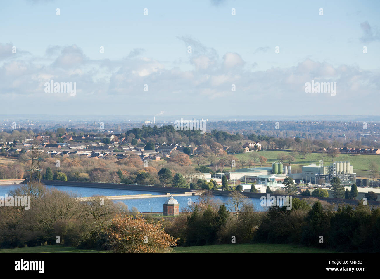 La vista di Birmingham da Rubery prendendo in Bartley serbatoio e serbatoio Frankley, Università di Birmingham e il sud della città Foto Stock