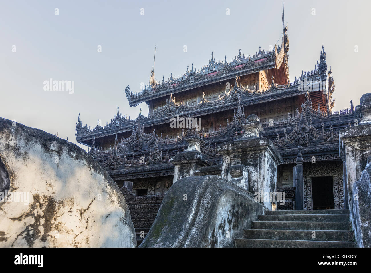 Monastero Shwenandaw, Mandalay Myanmar, Asia Foto Stock