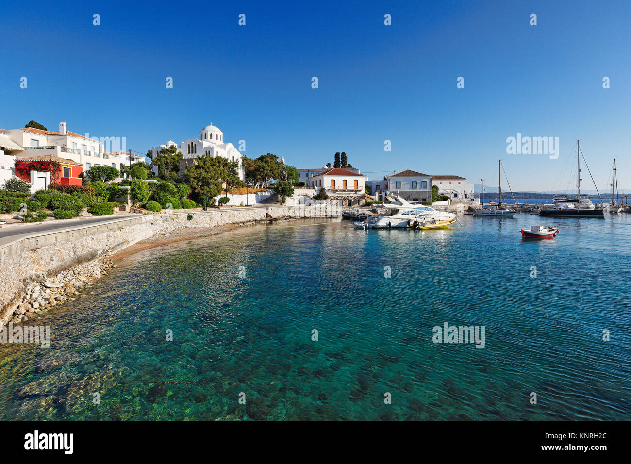 Le barche nel porto vecchio di Spetses Island, Grecia Foto Stock