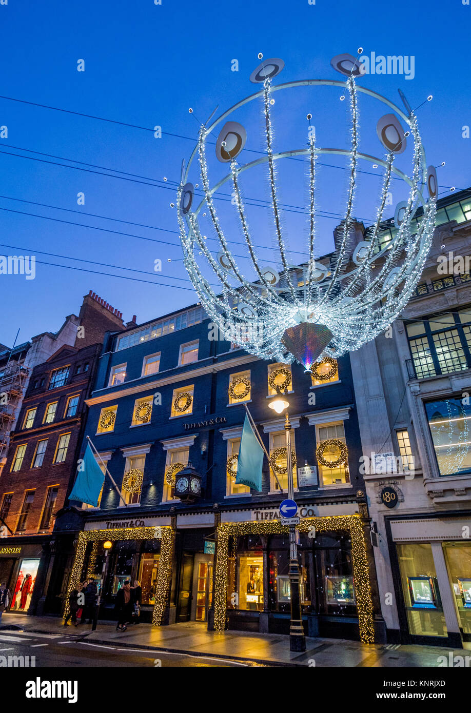 Tiffany flagship store a Bond street con luminarie di Natale a Londra, Regno Unito Foto Stock