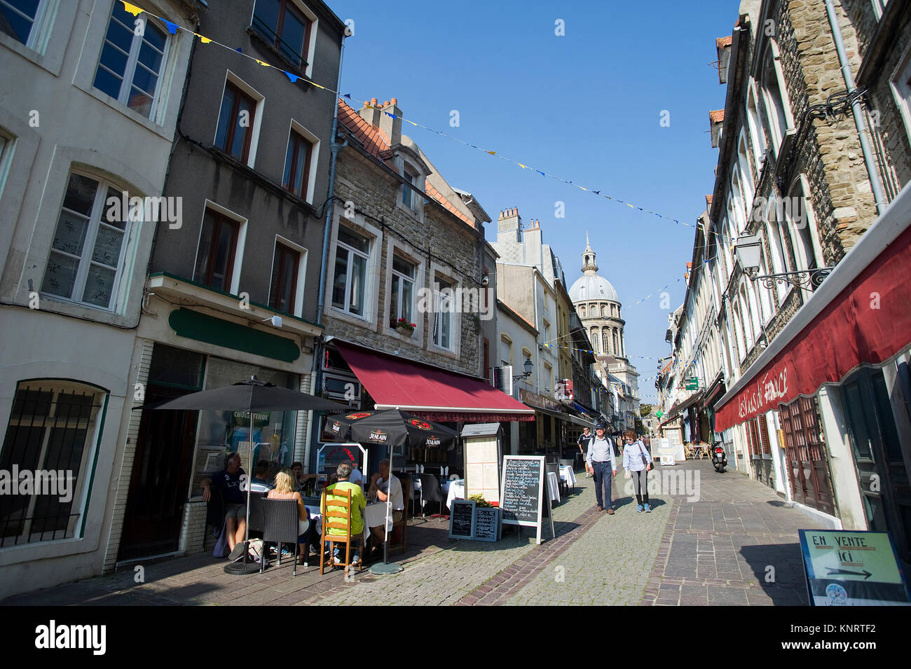 Shopping via pedonale nel centro di Boulogne-sur-Mer (Francia settentrionale): 'Rue de Lille' street Foto Stock