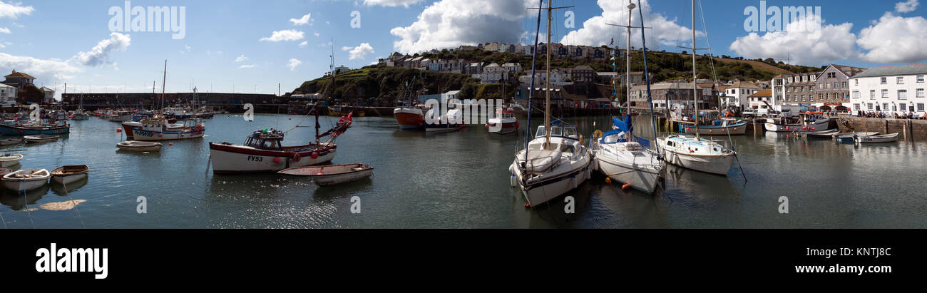 Mevagissey, una piccola pesca di lavoro porto e città in Cornovaglia, una meta turistica molto e meta di vacanza. Foto Stock