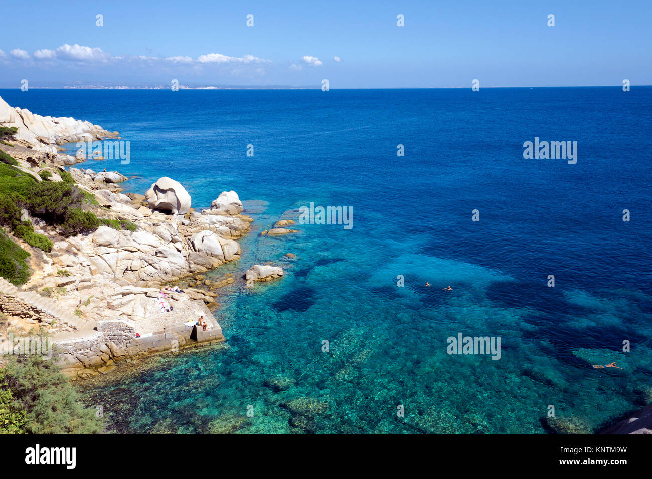 Idilliaca costa rocciosa con massi di granito di Capo Testa a Santa Teresa di Gallura, Sardegna, Italia, mare Mediterraneo, Europa Foto Stock