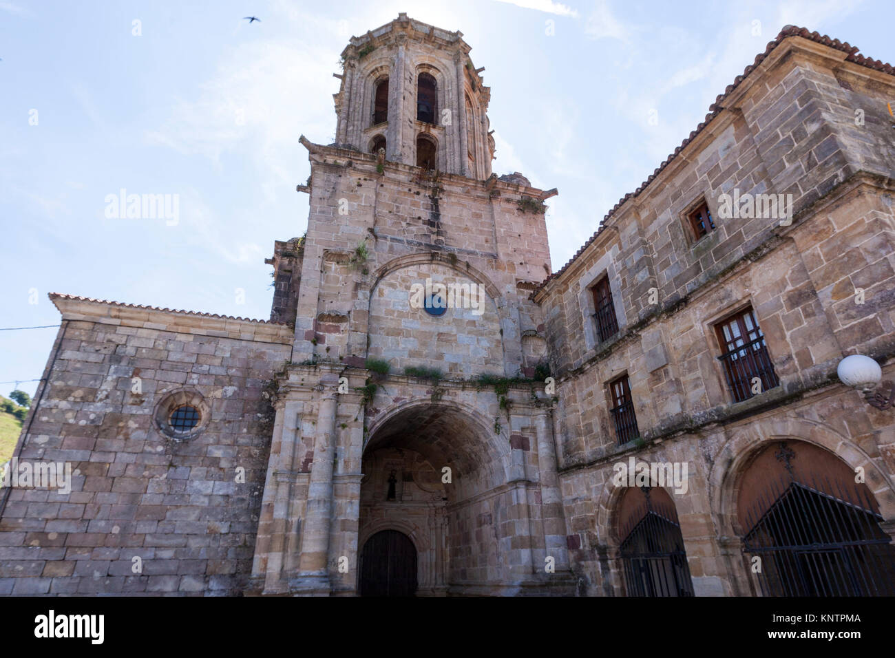 Monasterio de Nuestra Señora de Soto, El Soto, Iruz, Valle de Toranzo. Cantabria. Foto Stock