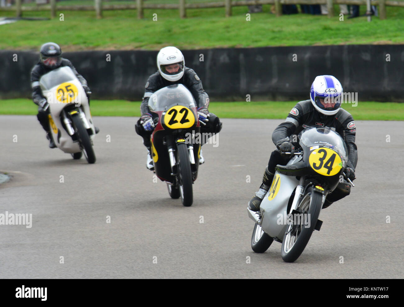 Bob Rosenthal, Jim Scaysbrook, Norton Manx 500, Michael Russell, Michael Rutter, Roger Munsey, Peter equipaggio, Norton DominatorGoodwood Revival 2013, Barr Foto Stock