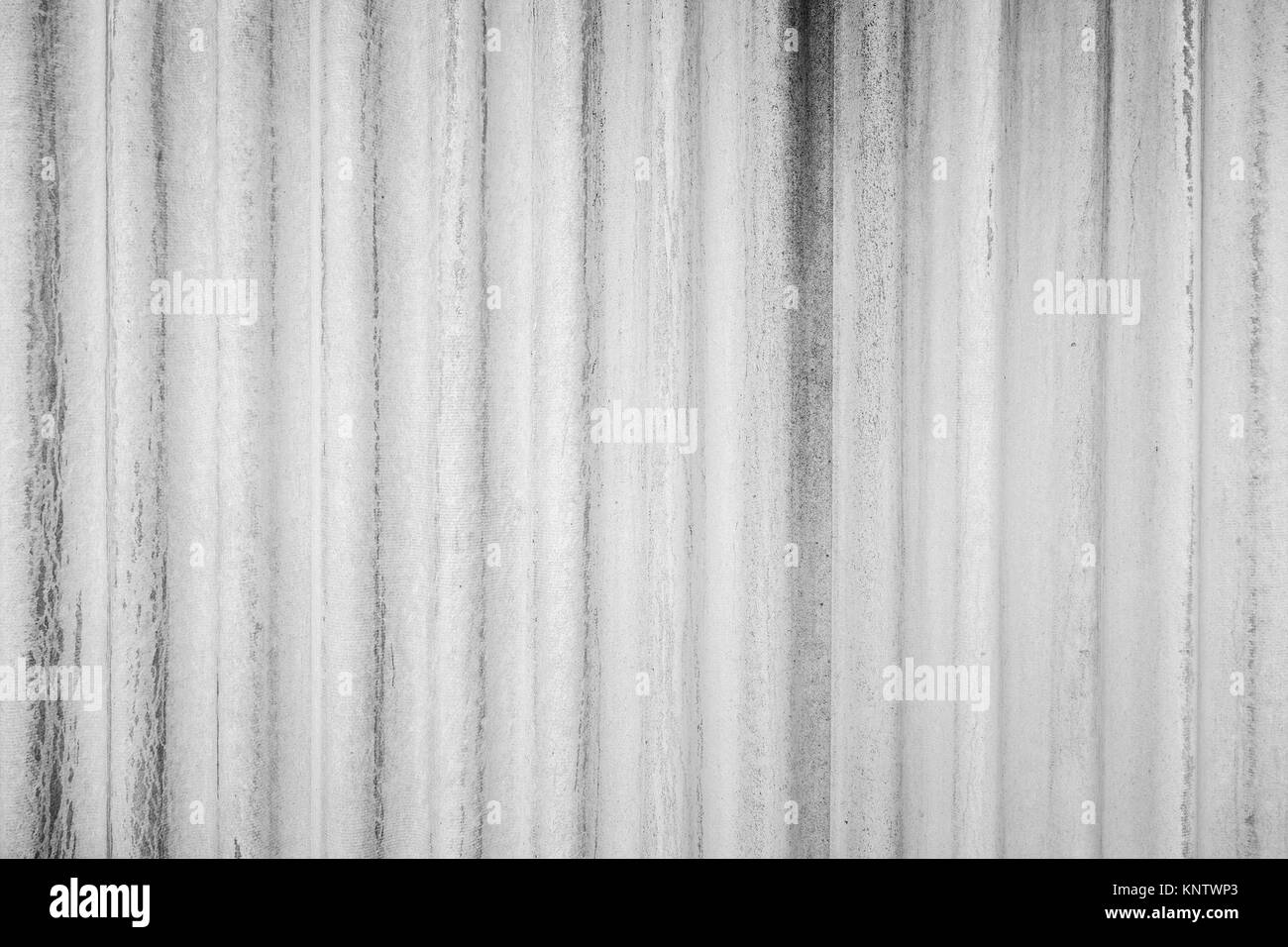 Invecchiato, sporco e parete corrugata sfondo in bianco e nero. Foto Stock