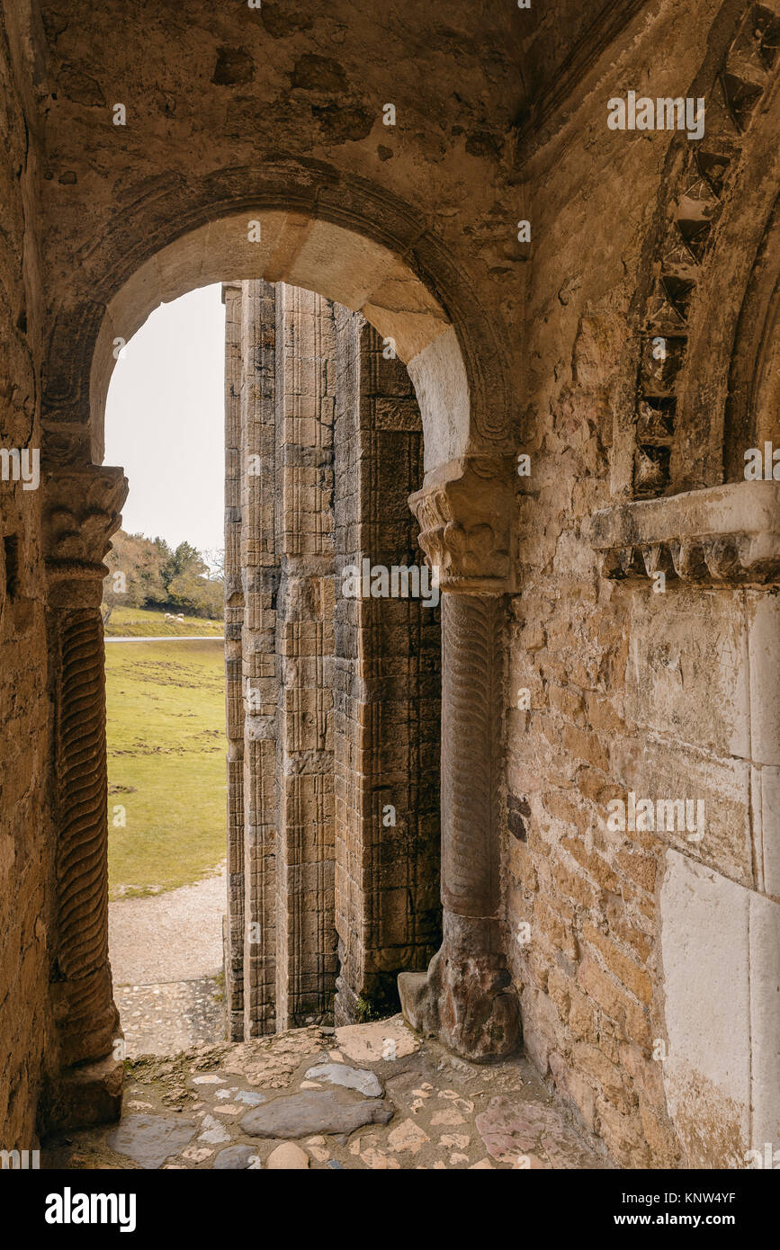 Chiesa preromanici del VIII secolo, Santa Maria del Naranco, ex palazzo che il re Ramiro I aveva costruito in Oviedo, capitale del regno di Foto Stock