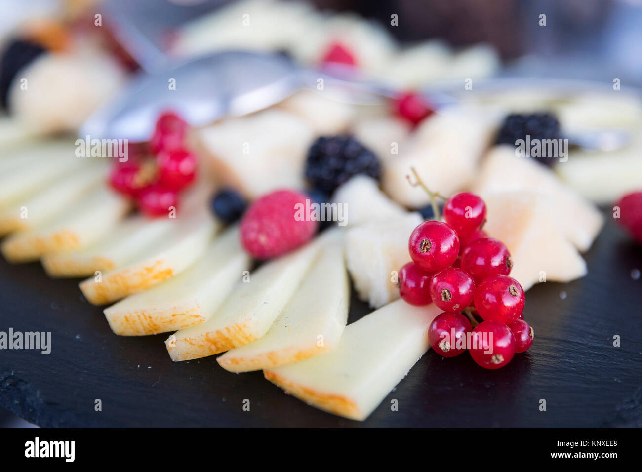 Vassoio di formaggi close up Foto Stock