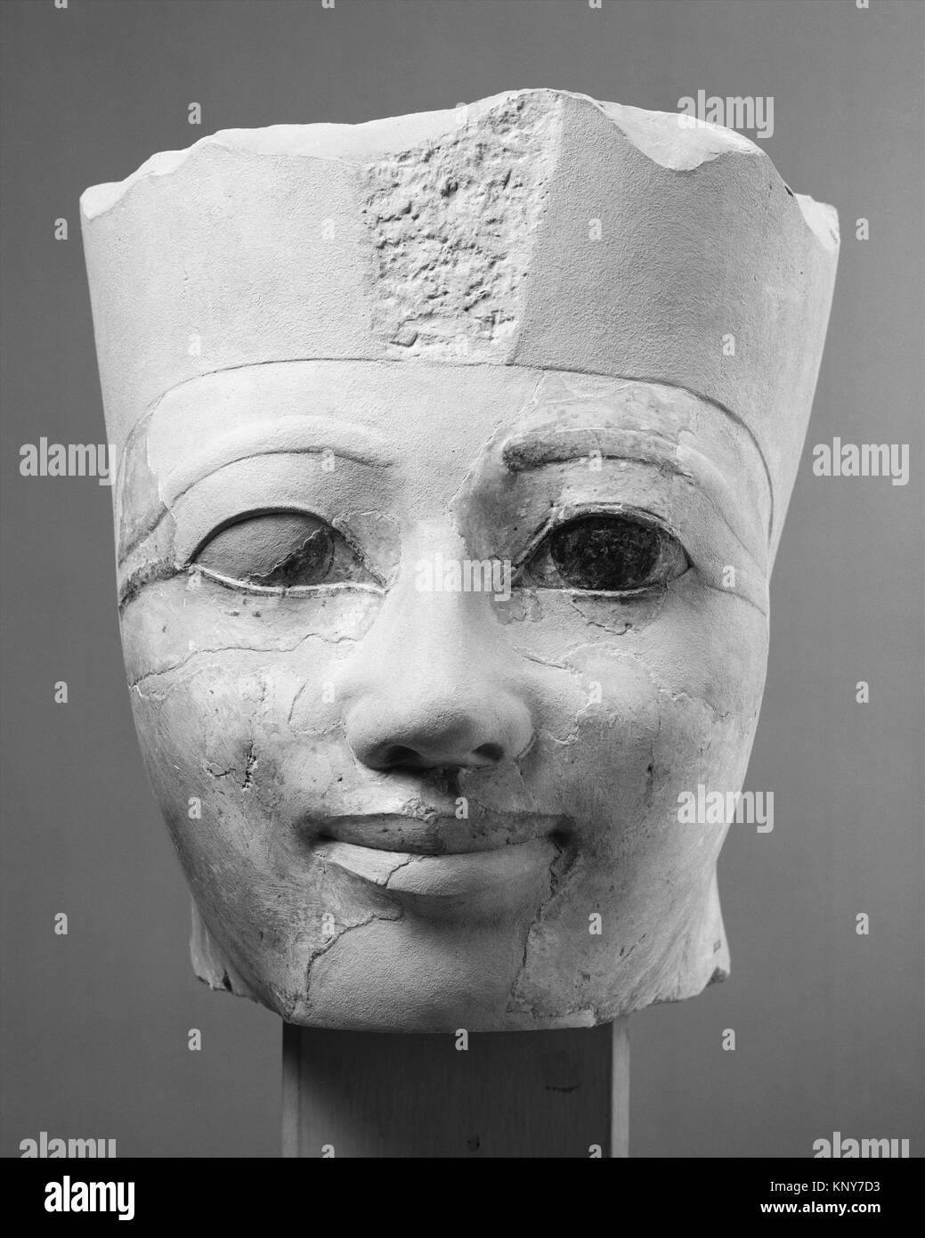 Testa di una statua di Osiride di Hatshepsut originariamente nel santuario del tempio angolo SE INCONTRATO 223572 549031 Foto Stock
