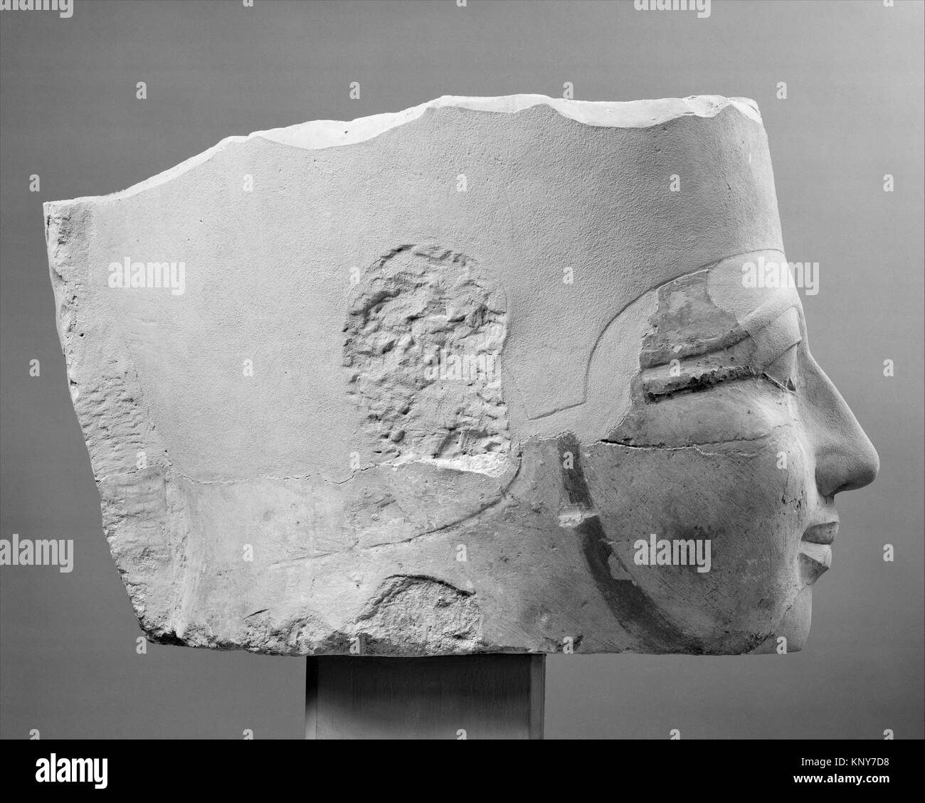 Testa di una statua di Osiride di Hatshepsut originariamente nel santuario del tempio angolo SE INCONTRATO 223575 549031 Foto Stock