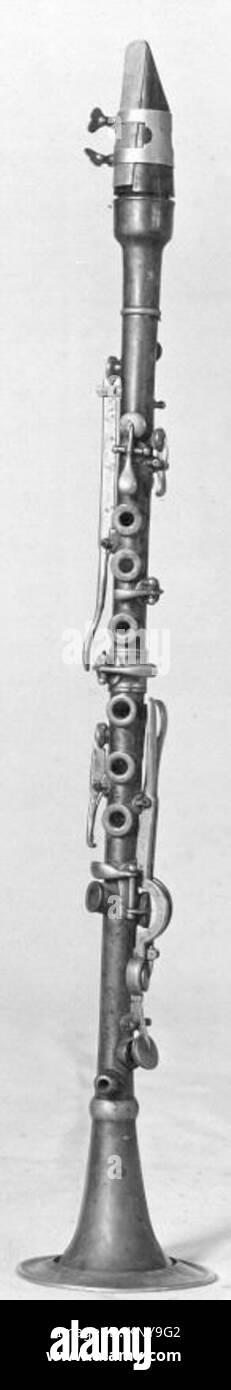 Clarinetto in E-flat incontrato MUS322A 501868 Maker: E. S. Sulz, clarinetto in E-Flat, ca. 1855, ottone, nichel-argento, lunghezza totale 484 mm, diametro della campana 73 mm, boccaglio lunghezza 73 mm, lunghezza della canna 48 mm, sezione centrale lunghezza 333 mm, Bell lunghezza 76 mm. Il Metropolitan Museum of Art di New York. Crosby Brown Collezione di strumenti musicali, 1889 (89.4.1302) Foto Stock