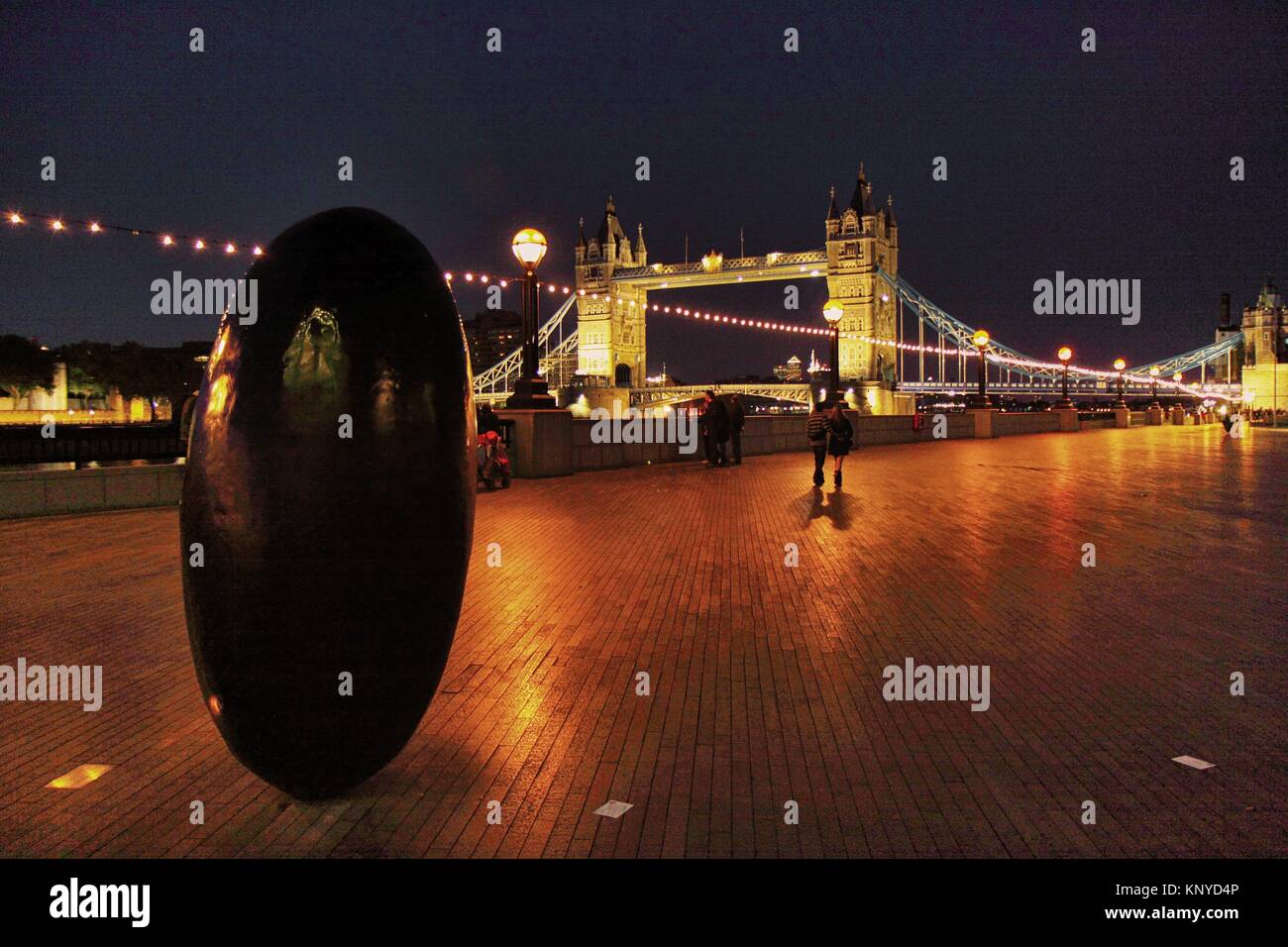Vista notturna di Tower Bridge, Londra Foto Stock
